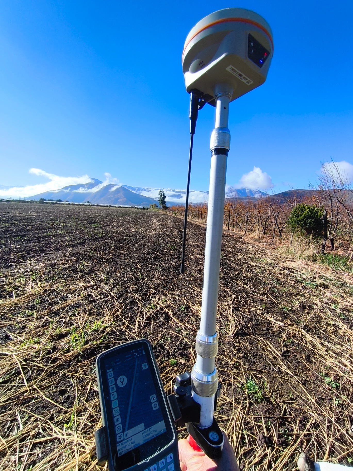 Rover GNSS en campo